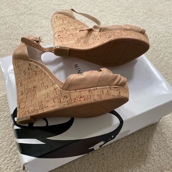 Nine West Nude Letitgo Wedges in Size 6 - Picture 3 of 4